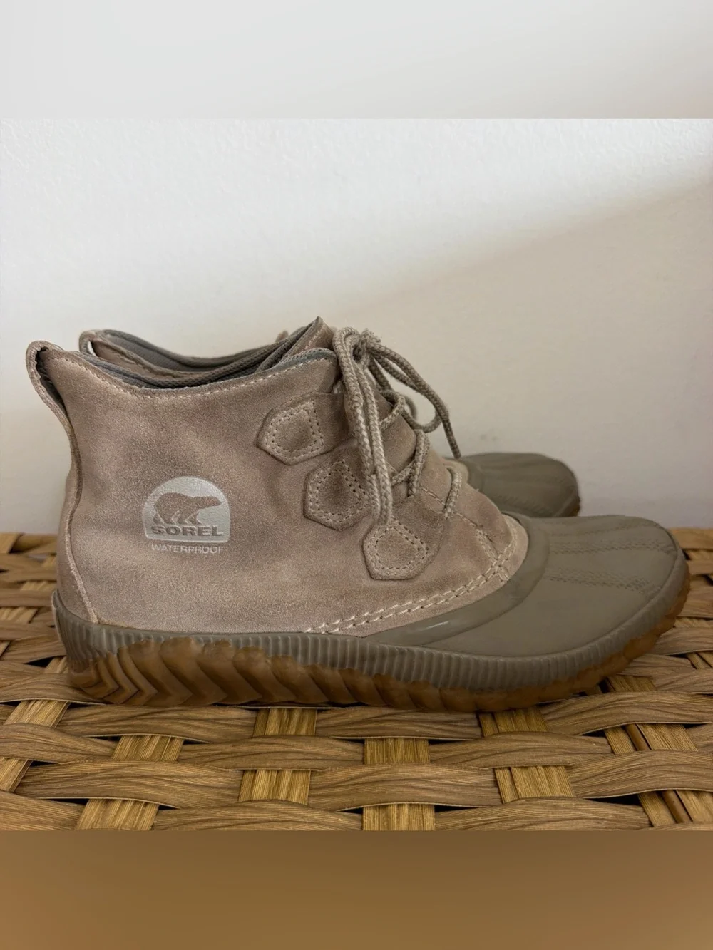 Sorel Out n About Plus Duck Ankle Boots Women’s Size 7 Taupe Gray Suede Leather
